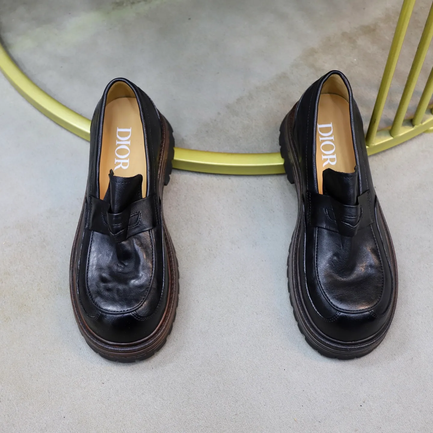 Ex-factory price: 520💰 [Dior] Dior's new casual men's shoes are launched in Hong Kong counters. Official website 1:1 production. Italian washed cowhide + water-dyed leather lining. Designed by European and American masters. Perfect shape to create counter quality, solid color rubber wear-resistant outsole and classic dazzling head! Super versatile and very comfortable. High-end without losing taste, fashionable and novel! ! Absolute focus! 3 colors available! Code number 38-45